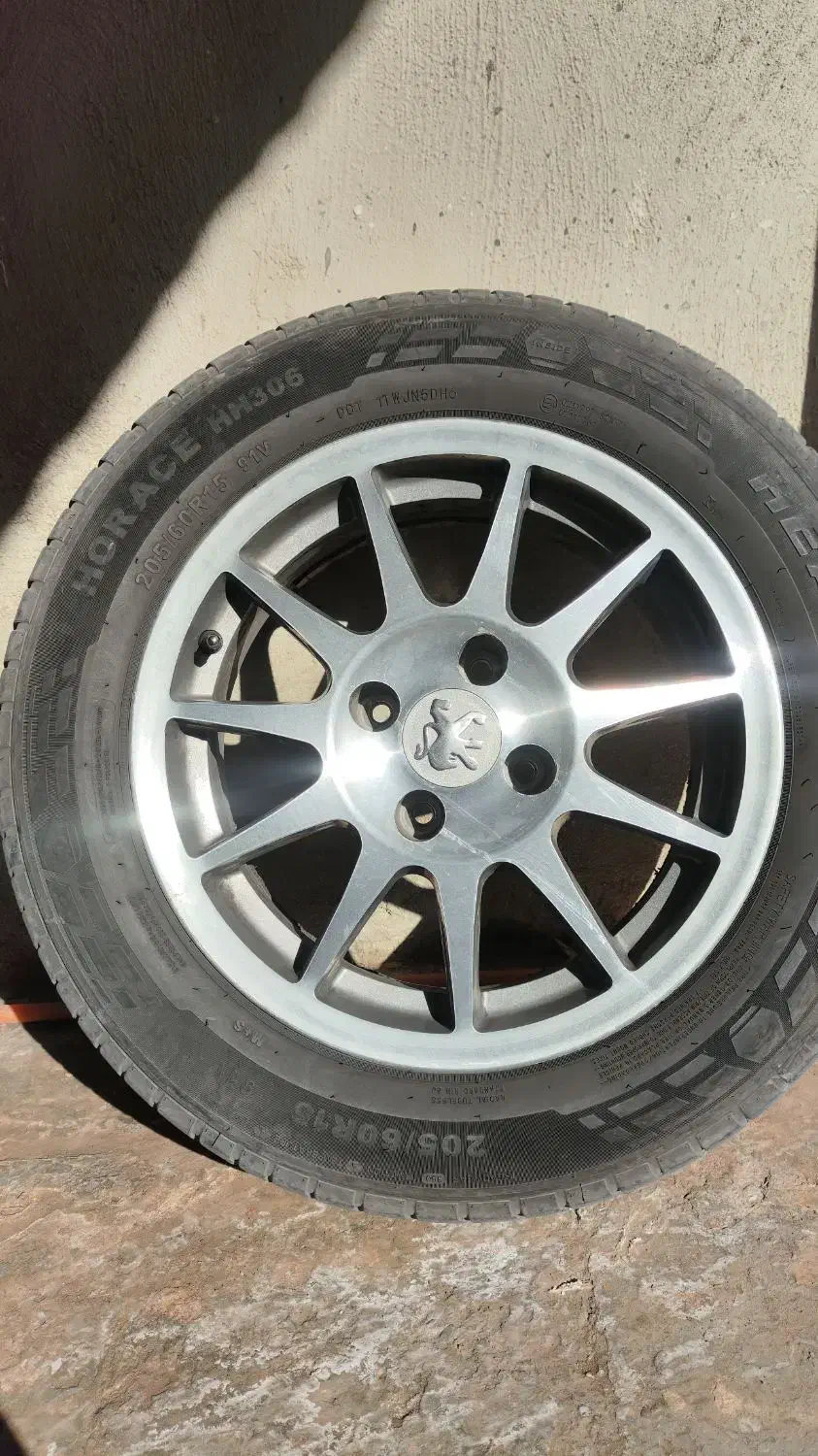 رینگ و لاستیک اسپرت(4 حلقه)|قطعات یدکی و لوازم جانبی|زاهدان, |دیوار