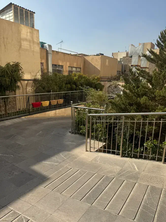 ۱۳۰متر /۲ساله / شهران/فول امکانات/مطبخ‌و‌لاندری