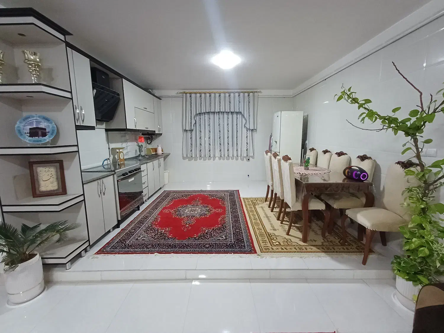 خانه ویلایی گل رز|اجارهٔ کوتاهمدت آپارتمان و سوئیت|بروجرد, |دیوار