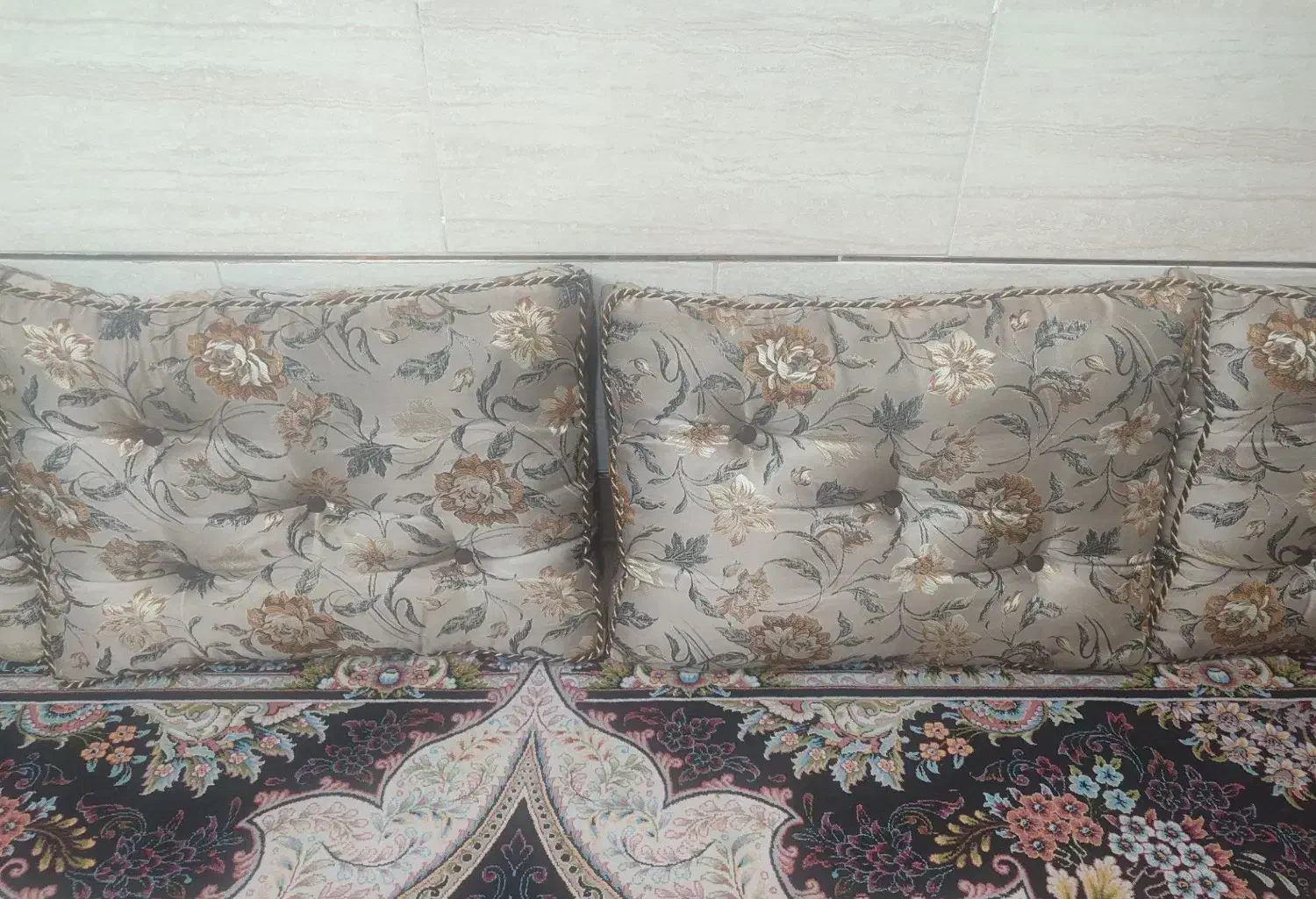 ۱۲عدد پشتی|پشتی|شیراز, کوشک میدان|دیوار