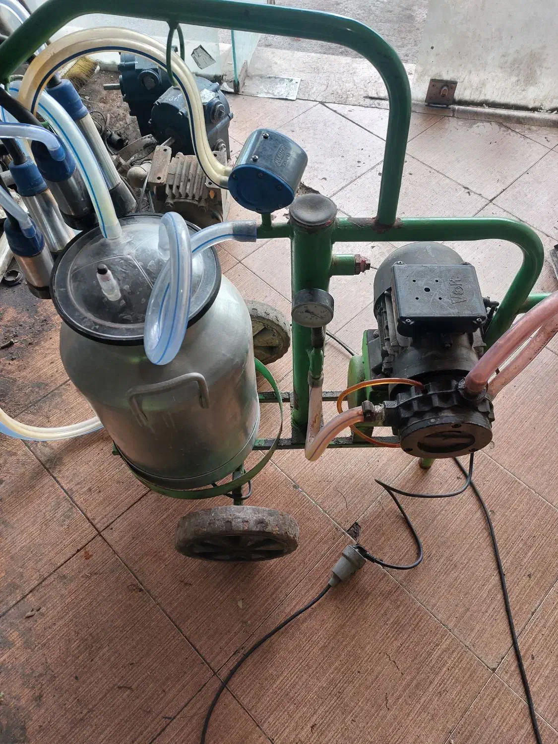 شیردوش گاو|ماشینآلات صنعتی|شهریار, شهریار|دیوار