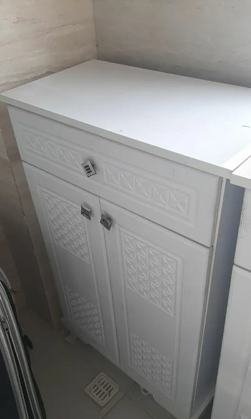 جاکفشی سفید صدفی|جاکفشی، کمد، دراور|بندر انزلی, کلیور|دیوار