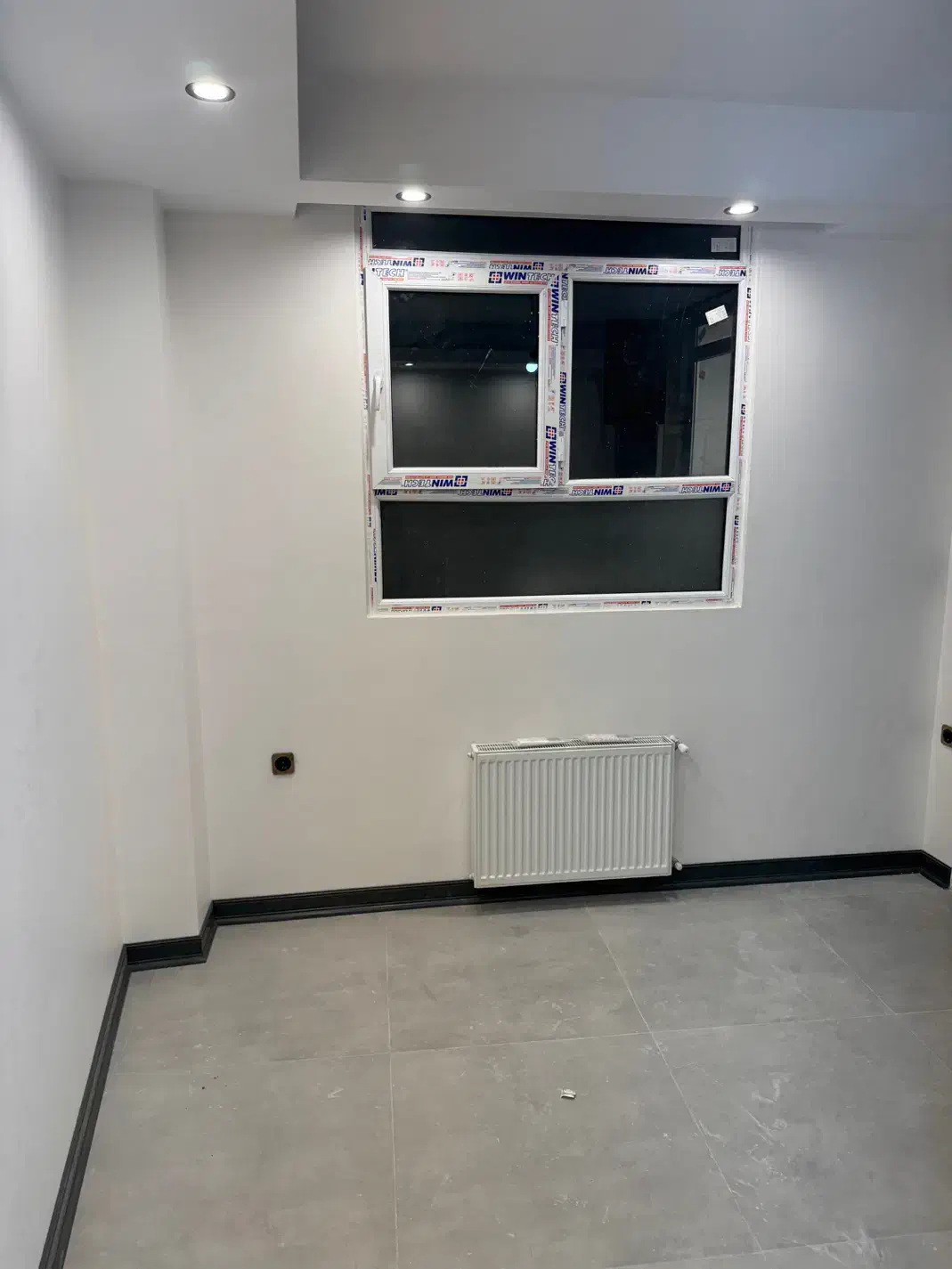 خ ولیعصر، امیربهادر،فروزش،۱۳۵ مترفول کلید نخورده