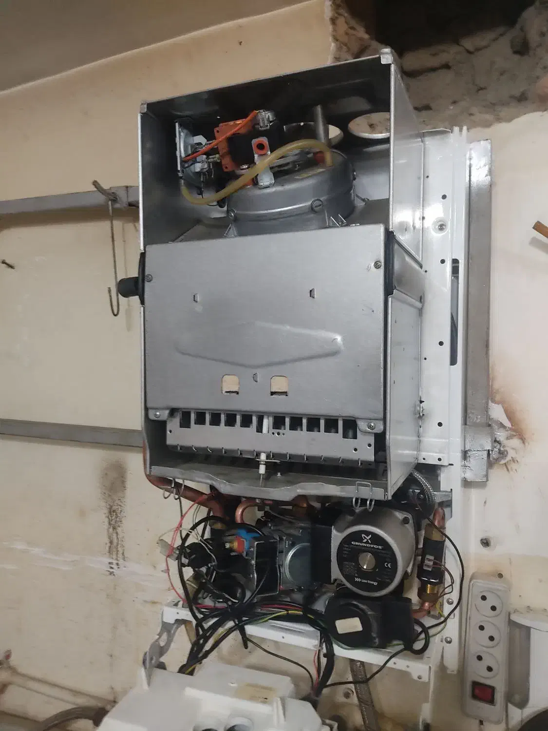 پکیج اپتیما در حد|آبگرمکن، پکیج، شوفاژ|مشکیندشت, |دیوار