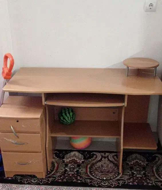 میزکامپیوتر درجه یک|میز تحریر و کامپیوتر|بیرجند, |دیوار