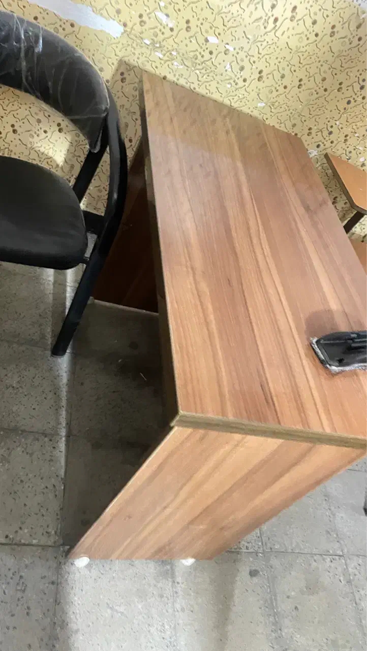 میز و صندلی و تخته|میز و صندلی غذاخوری|دهلران, |دیوار