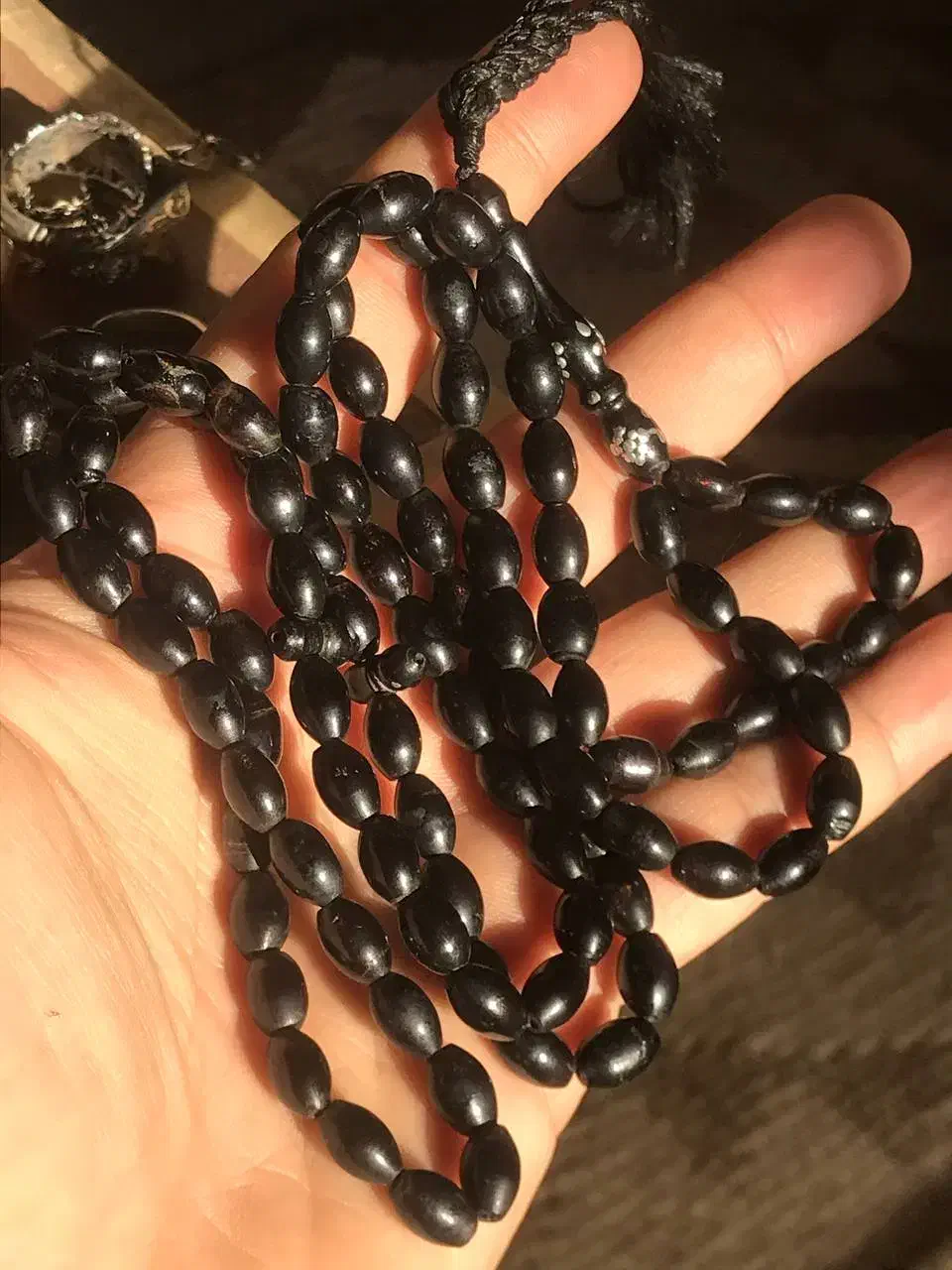 تسبیح کهنه و قدیمی یسر حجازی|کلکسیون اشیاء عتیقه|اردکان, |دیوار