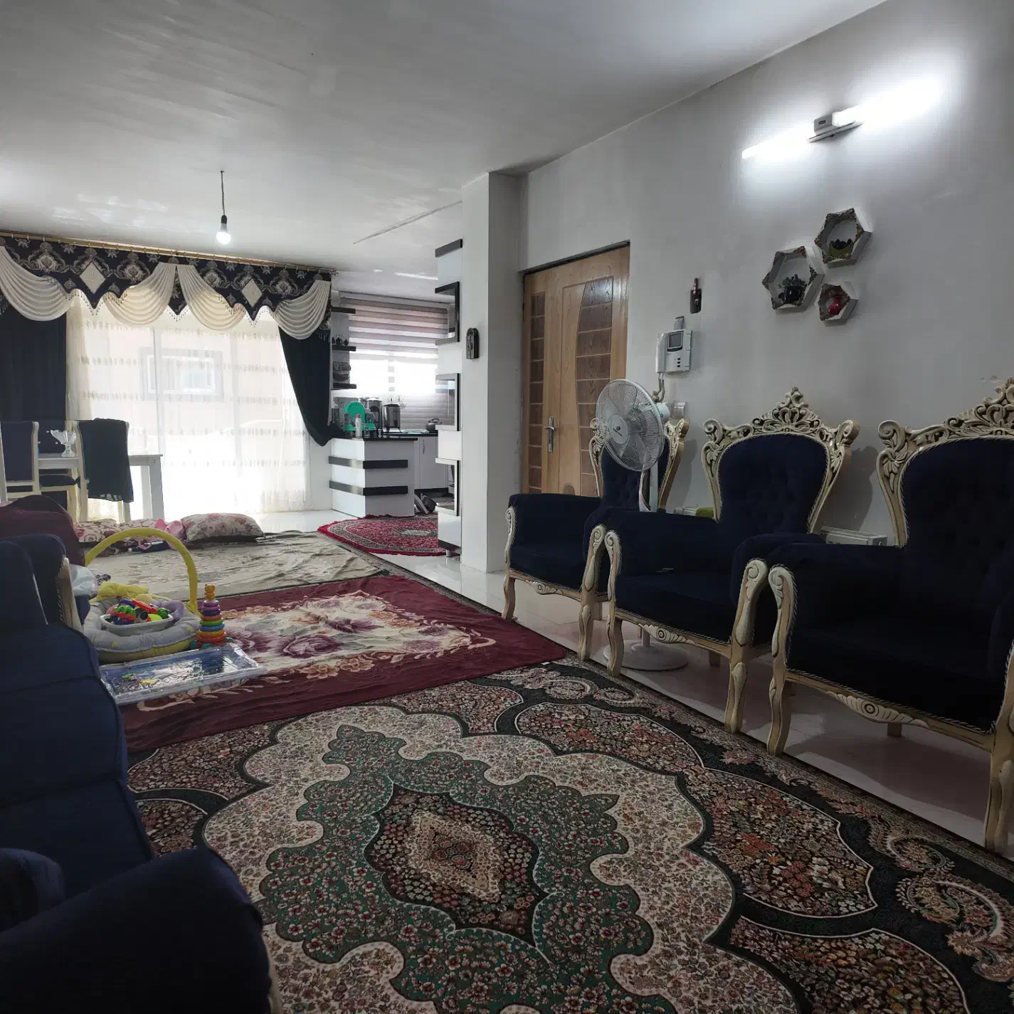 ویلایی درب حیاط ۲۷۵متر خ ابوریحان (۳ واحد)|فروش خانه و ویلا|اصفهان, شاه پسند|دیوار