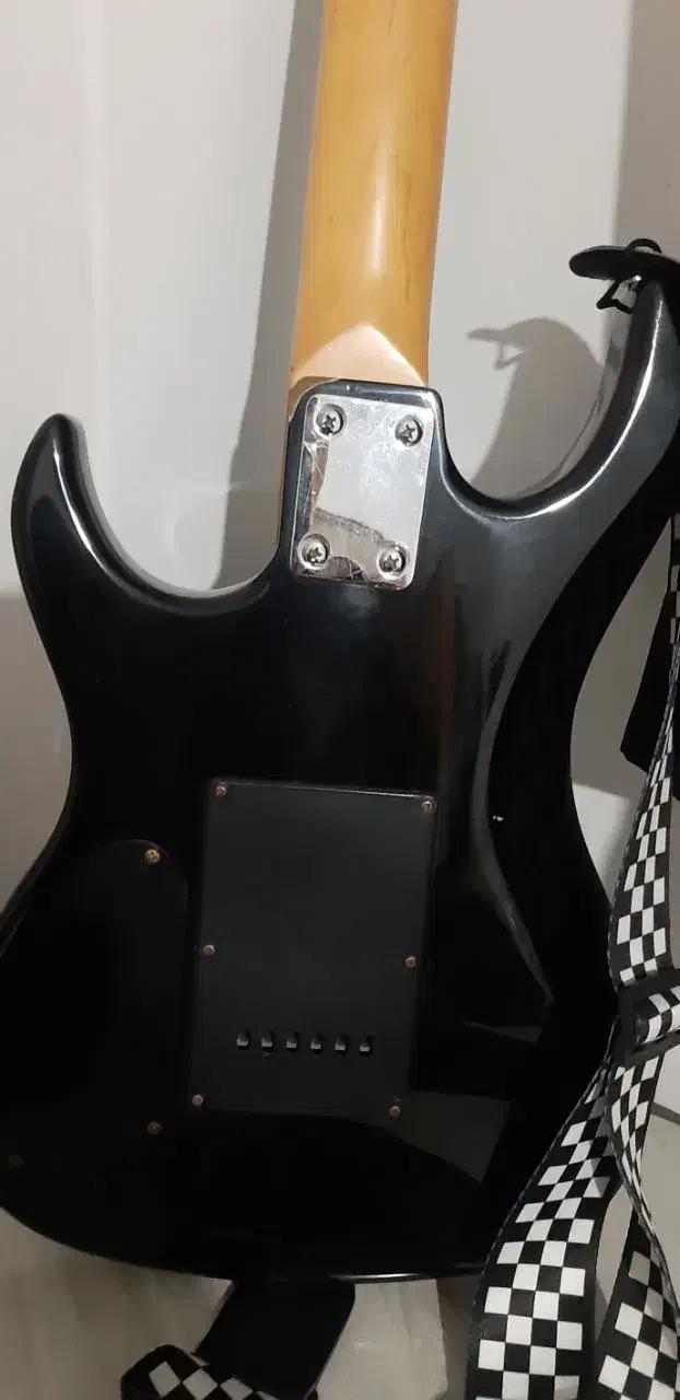 گیتار الکتریک|گیتار، بیس، امپلیفایر|آستارا, |دیوار