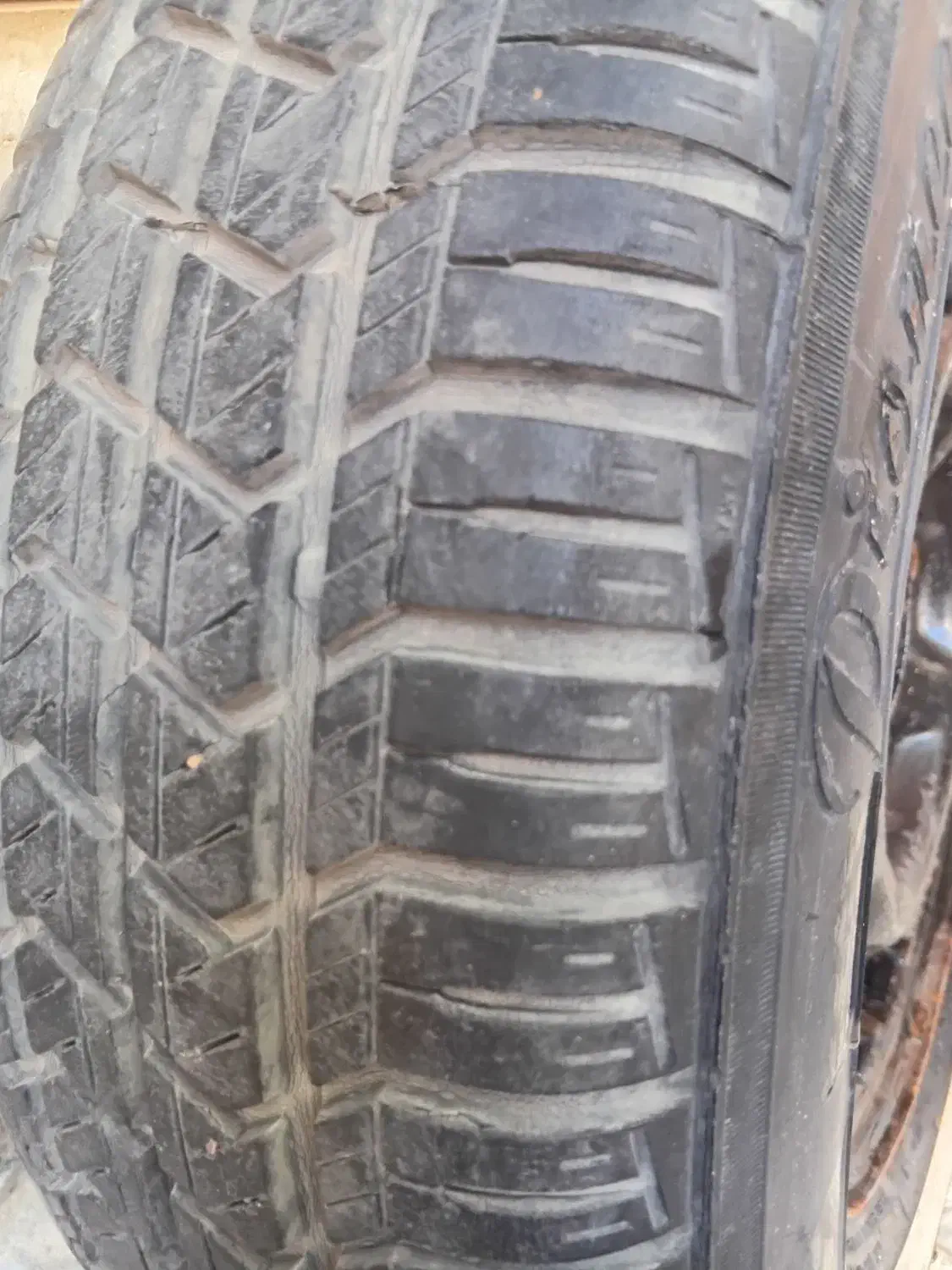 لاستیک دور سفید|قطعات یدکی و لوازم جانبی|شیراز, سعدیه جنوبی|دیوار