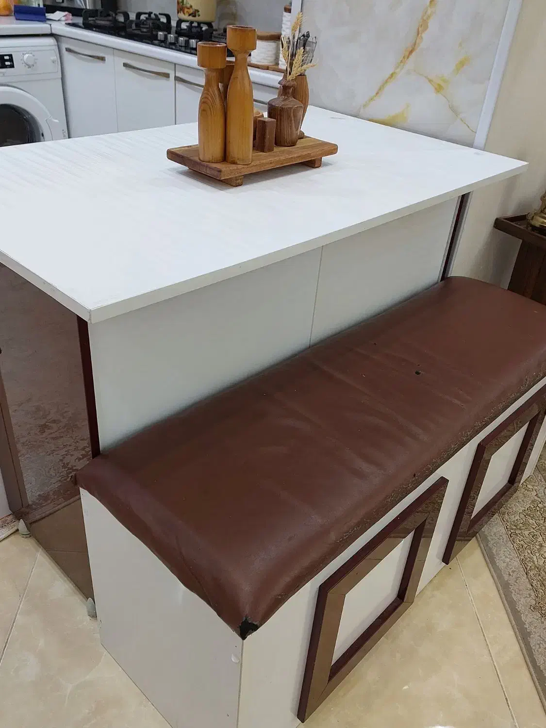 جزیره و نیمکت|صندلی و نیمکت|فولادشهر, C3|دیوار