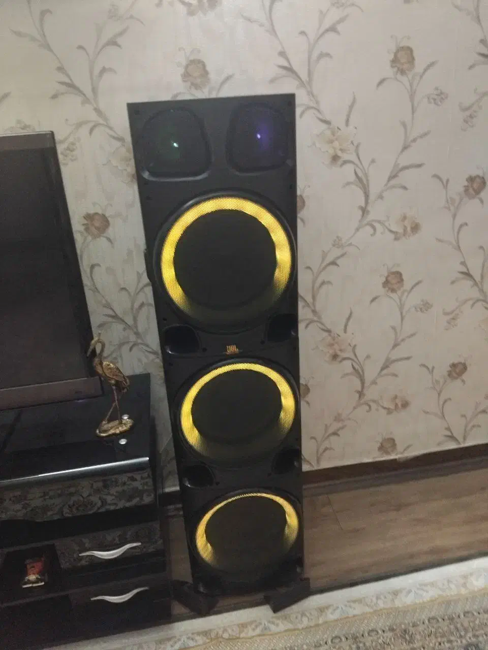 باند جی بی ال|سیستم صوتی خانگی|تهران, نیروی هوایی (پیروزی)|دیوار