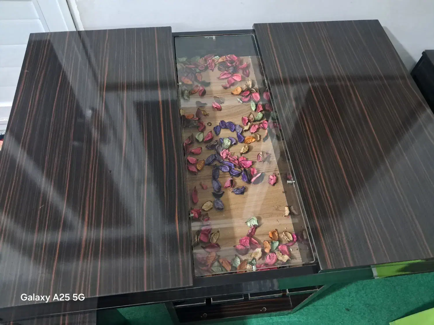 میز|میز و صندلی غذاخوری|فرخ‌شهر, |دیوار