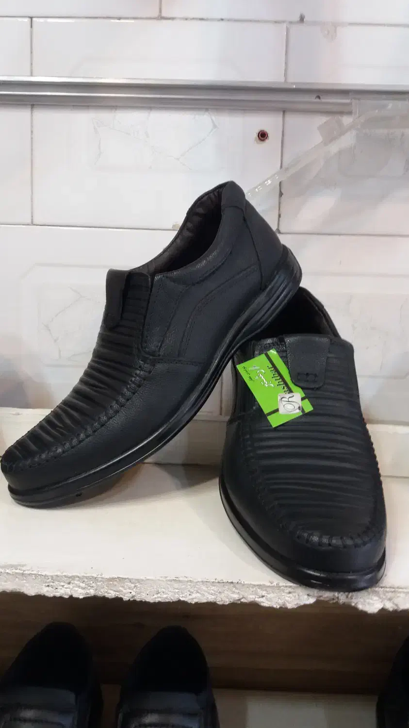 کفش برمودا|کیف، کفش، کمربند|اصفهان, شاهد|دیوار