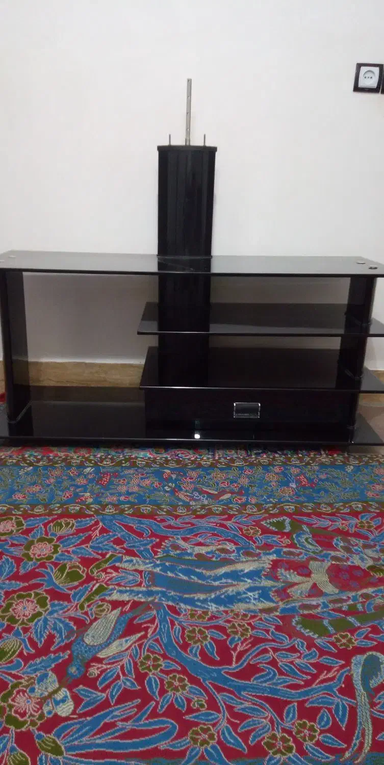 میز تلویزیون تمیز ومرتب در حد وقیمت مناسب|میز تلویزیون|شیروان (خراسان), |دیوار