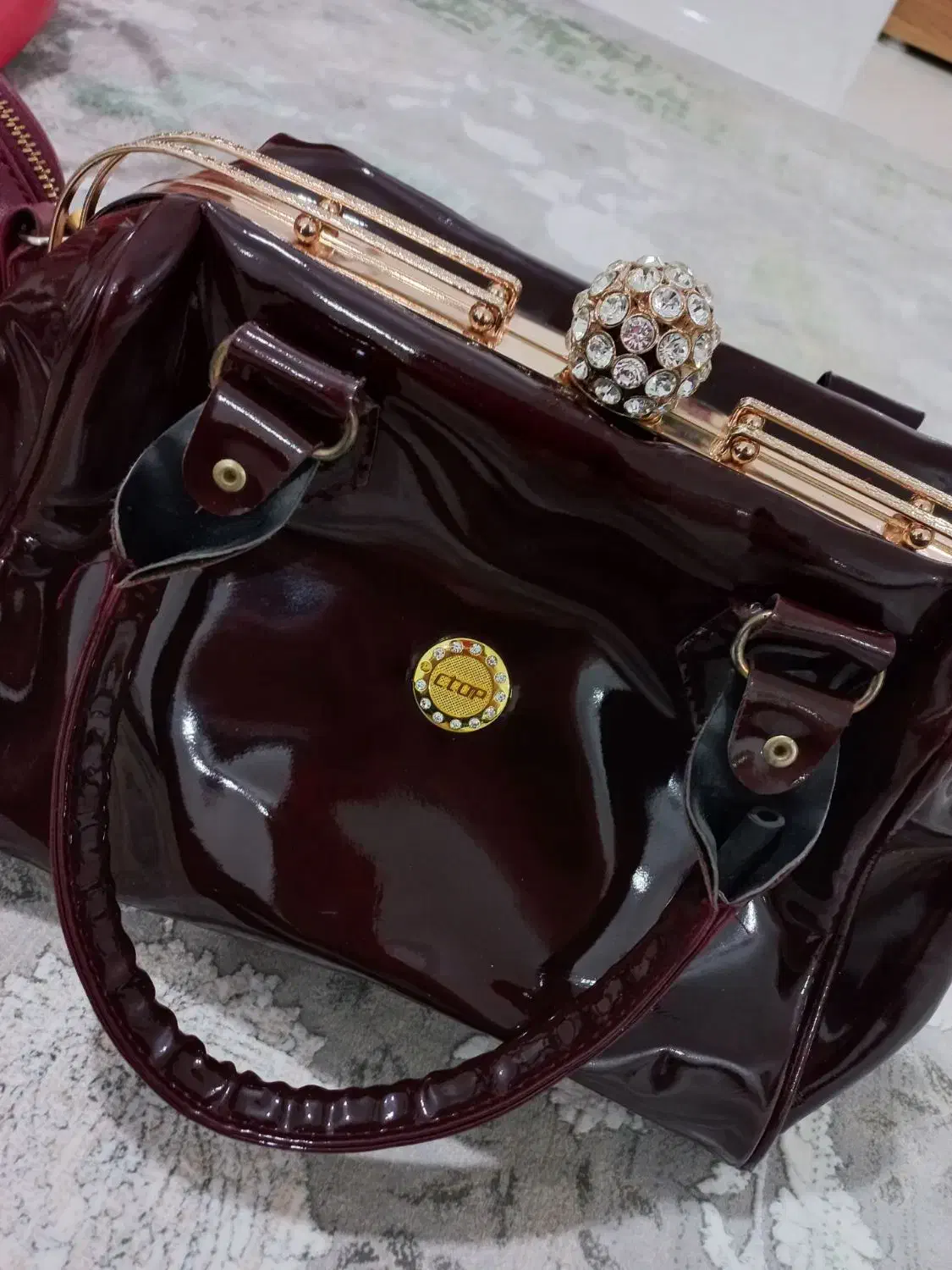 کیف|کیف، کفش، کمربند|دینور, |دیوار