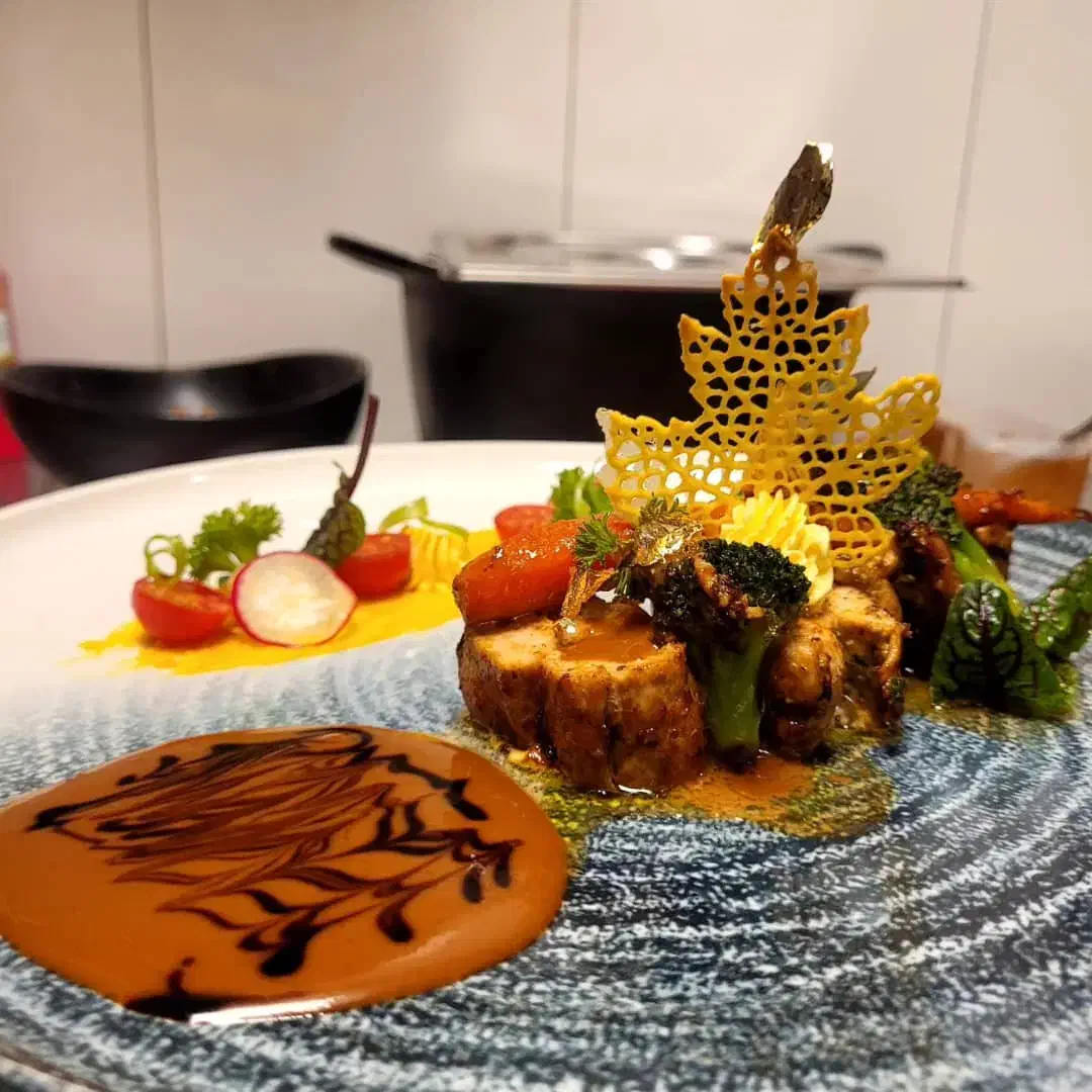 استخدام در مجموعه کافه رستوران بلک مانتا|استخدام خدمات فروشگاه و رستوران|شیراز, محمدیه|دیوار