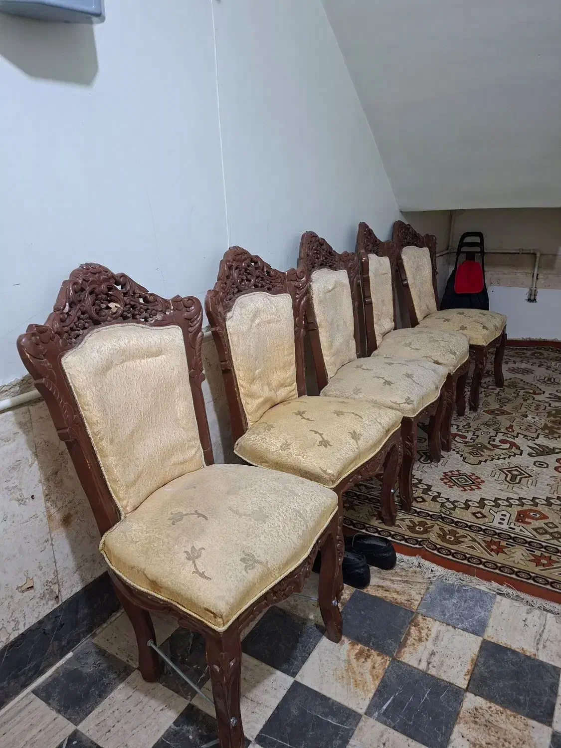 ۵ عدد مبل سلطنتی|مبلمان خانگی و میز عسلی|قم, حنیف نژاد|دیوار