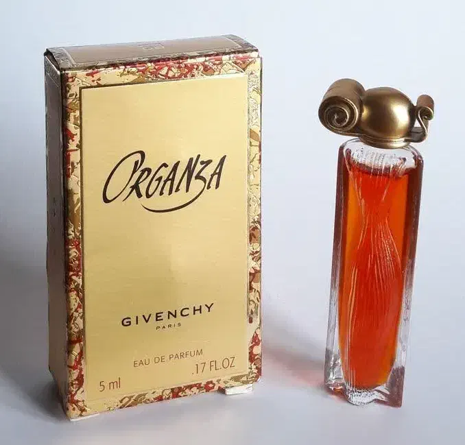عطر قدیمی با قدمت ۶۰-۷۰ سال عطر محبوب بانو مهستی|کلکسیون اشیاء عتیقه|میبد, |دیوار