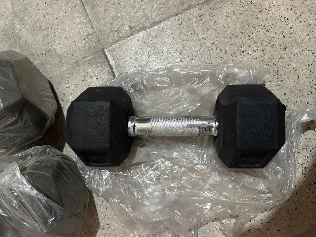 دمبل ۶ ضلعی نو ۵ و ۱۰ کیلویی|تجهیزات ورزشی|ری, اقدسیه|دیوار