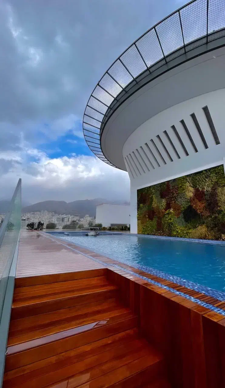 لوکس ترین ۴۶۰ متر ۱۴۰متر تراس الهیه