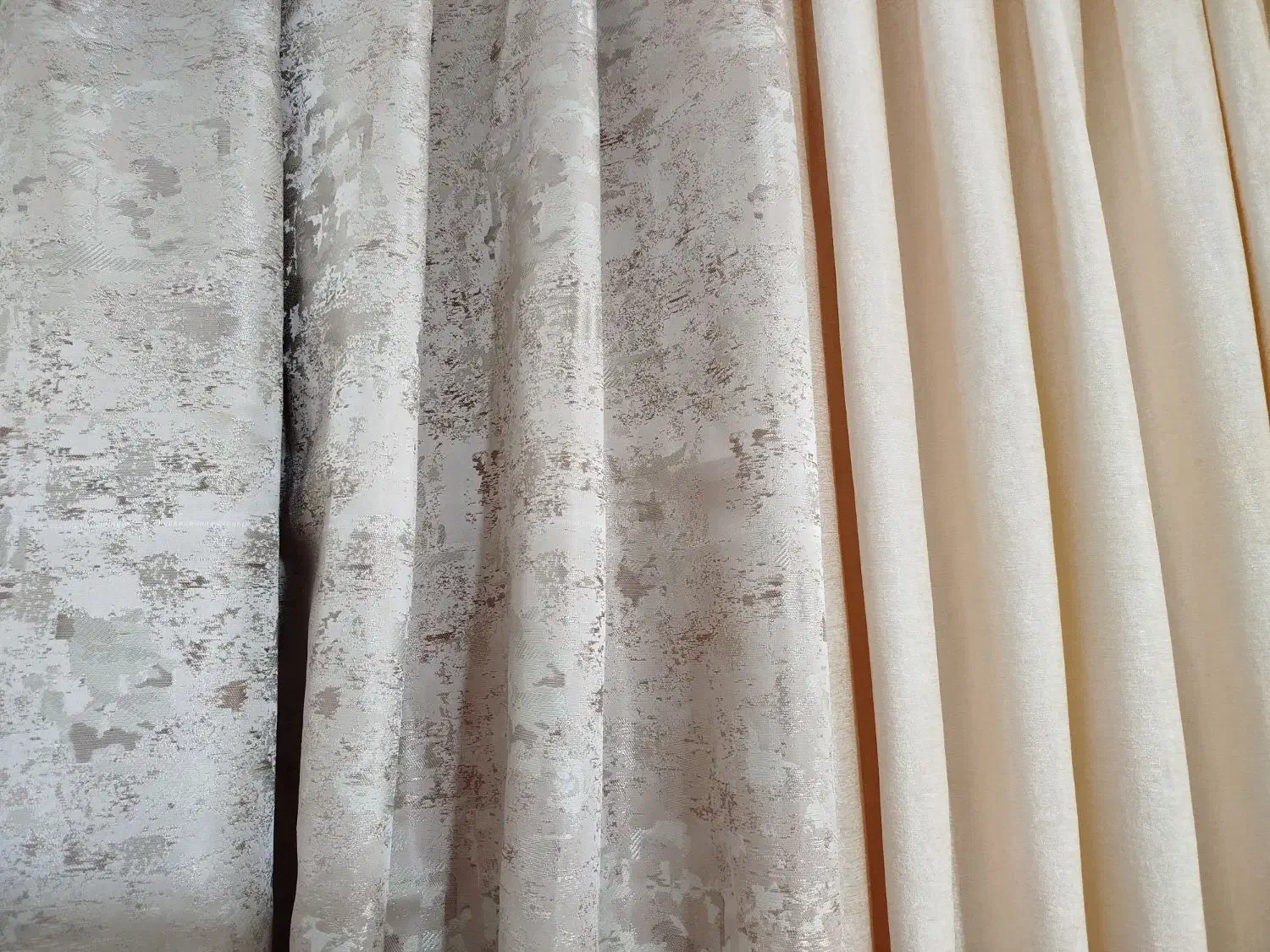 پرده حریربا دستک کاملا سالم تمیز|پرده، رانر، رومیزی|تربتحیدریه, شهرک ولیعصر|دیوار