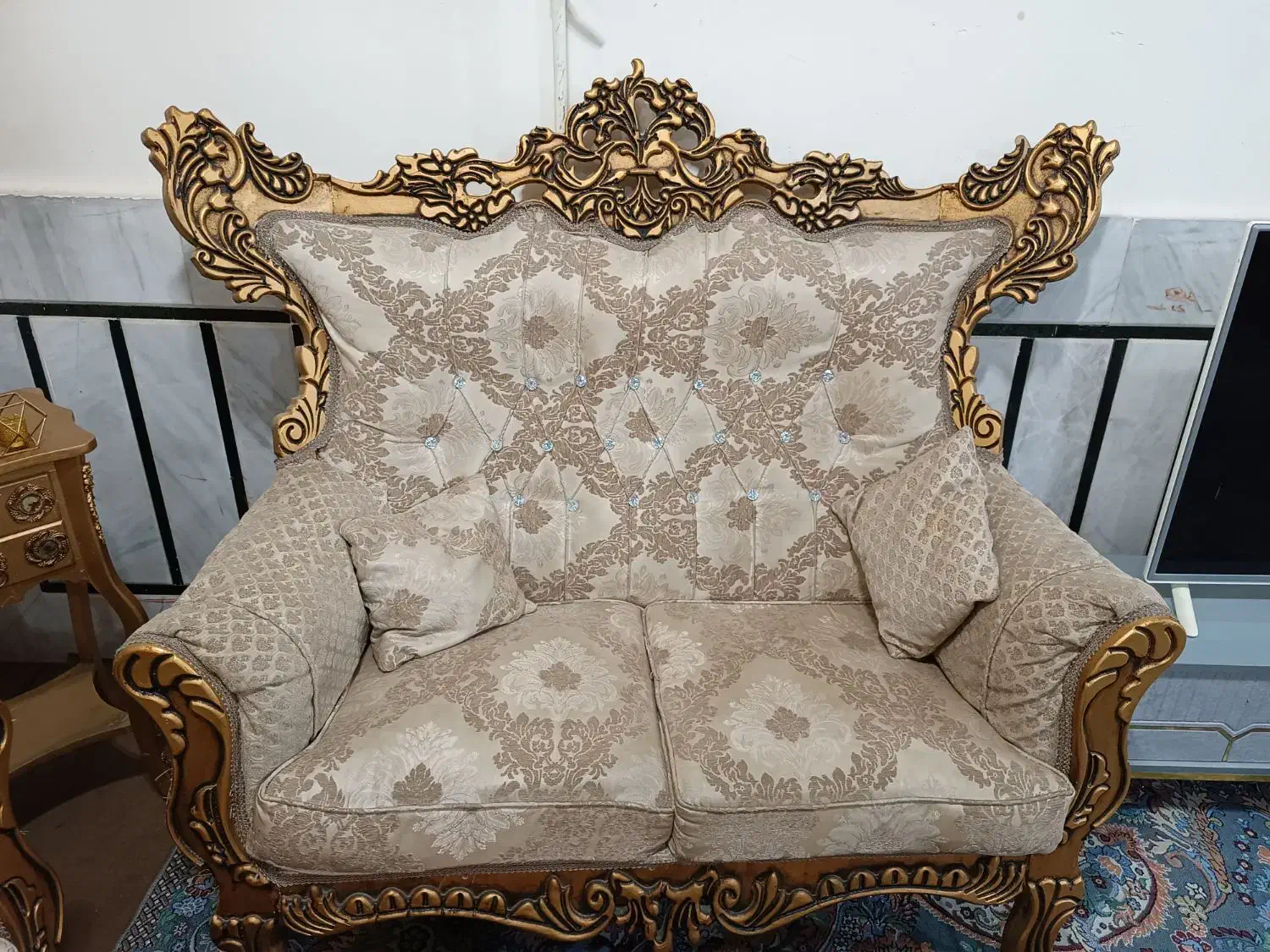 مبل سلطنتی۷نفره|مبلمان خانگی و میز عسلی|اندیمشک, |دیوار