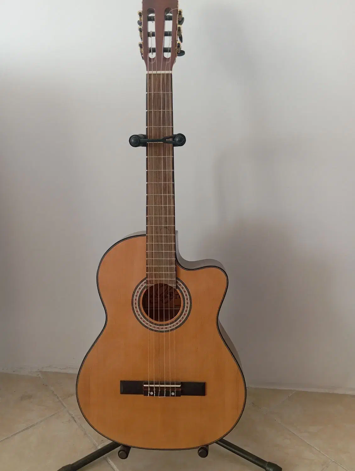 گیتار|گیتار، بیس، امپلیفایر|تبریز, |دیوار