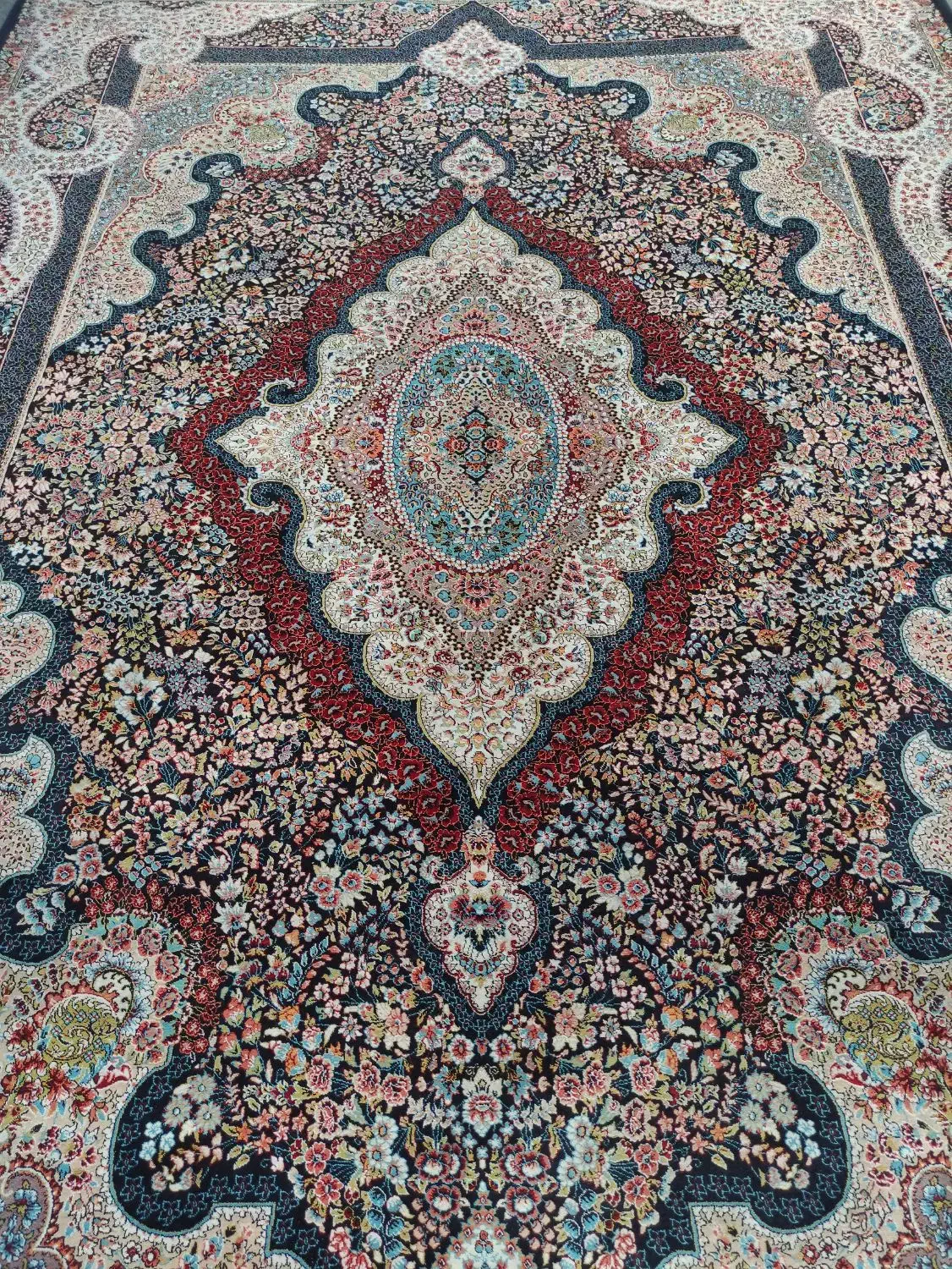 ۲ تخته فرش ۹ متری ۱ تخته ۶ متری ۷۰۰ شانه سرمه‌ایی|فرش|نسیم‌شهر, |دیوار