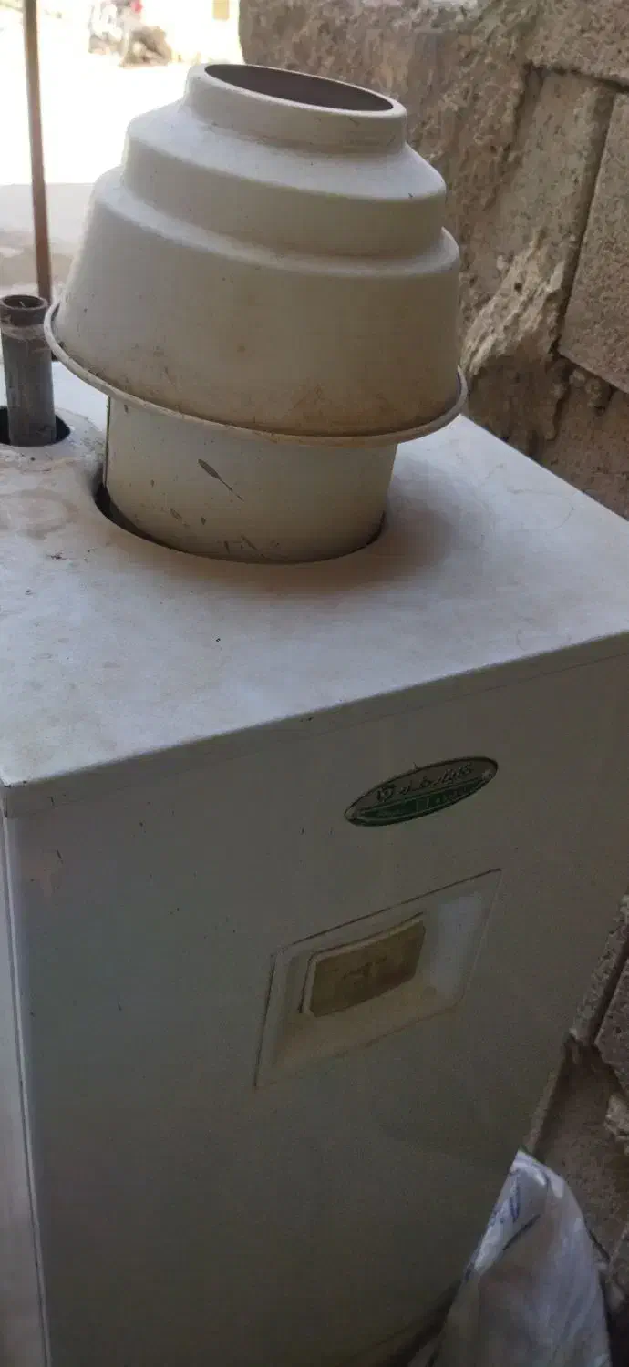یک عدد آبگرمکن گازی مغزن تعویض شدباورق 4میل|آبگرمکن، پکیج، شوفاژ|کازرون, |دیوار