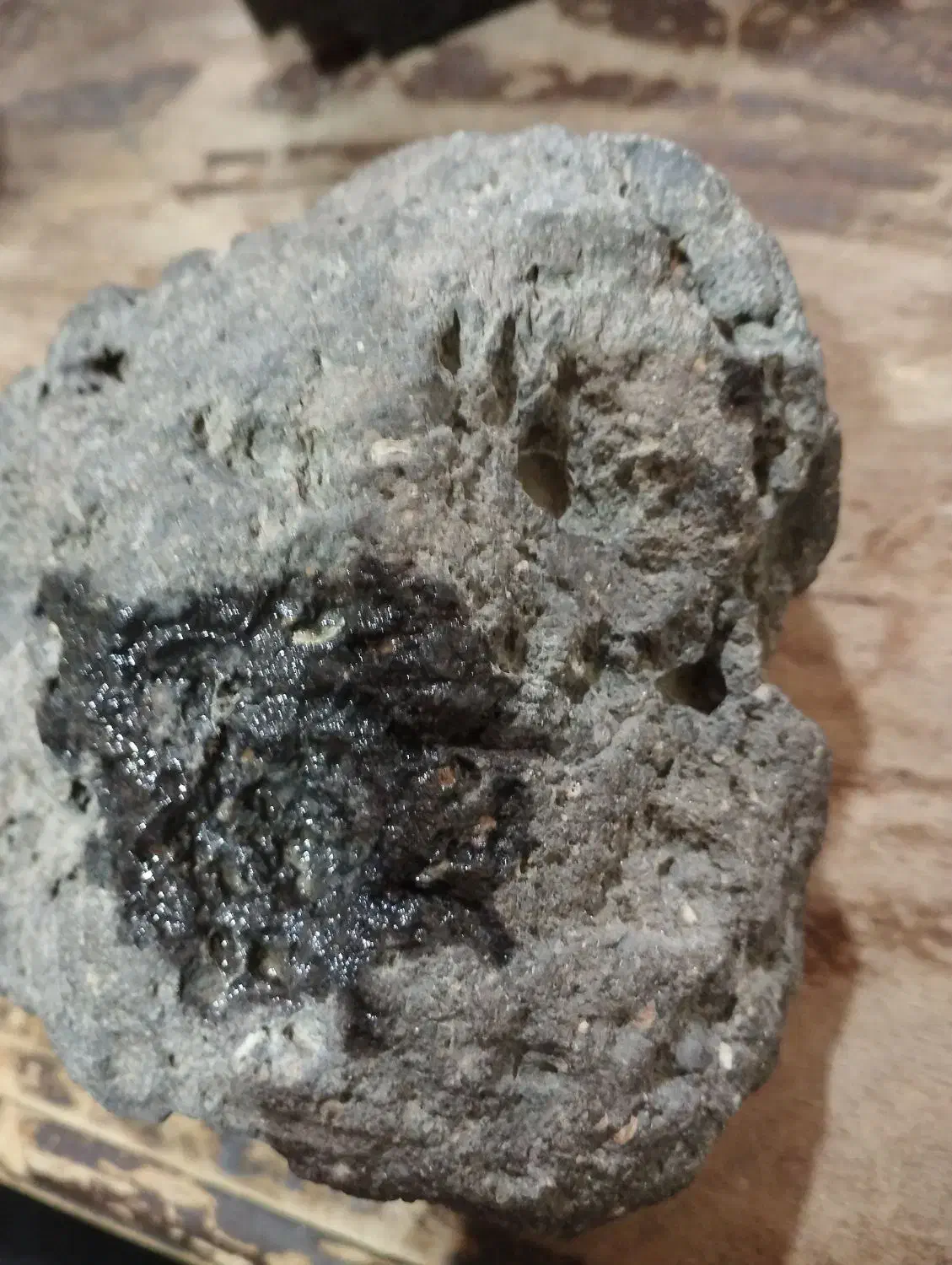 شهاب سنگ|کلکسیون اشیاء عتیقه|تبریز, |دیوار