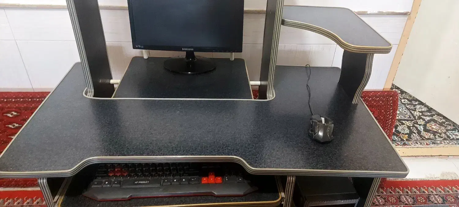 میز کامپیوتر|میز تحریر و کامپیوتر|نیشابور, گنبد سبز|دیوار