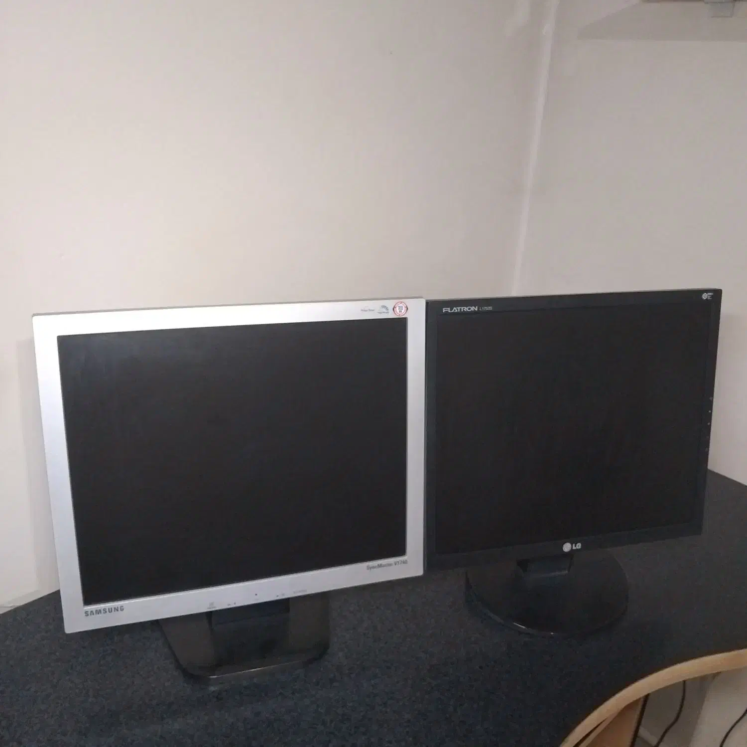 مانیتور ال جی و سامسونگ ۱۷ اینج|قطعات و لوازم جانبی رایانه|کرج, بنیاد|دیوار