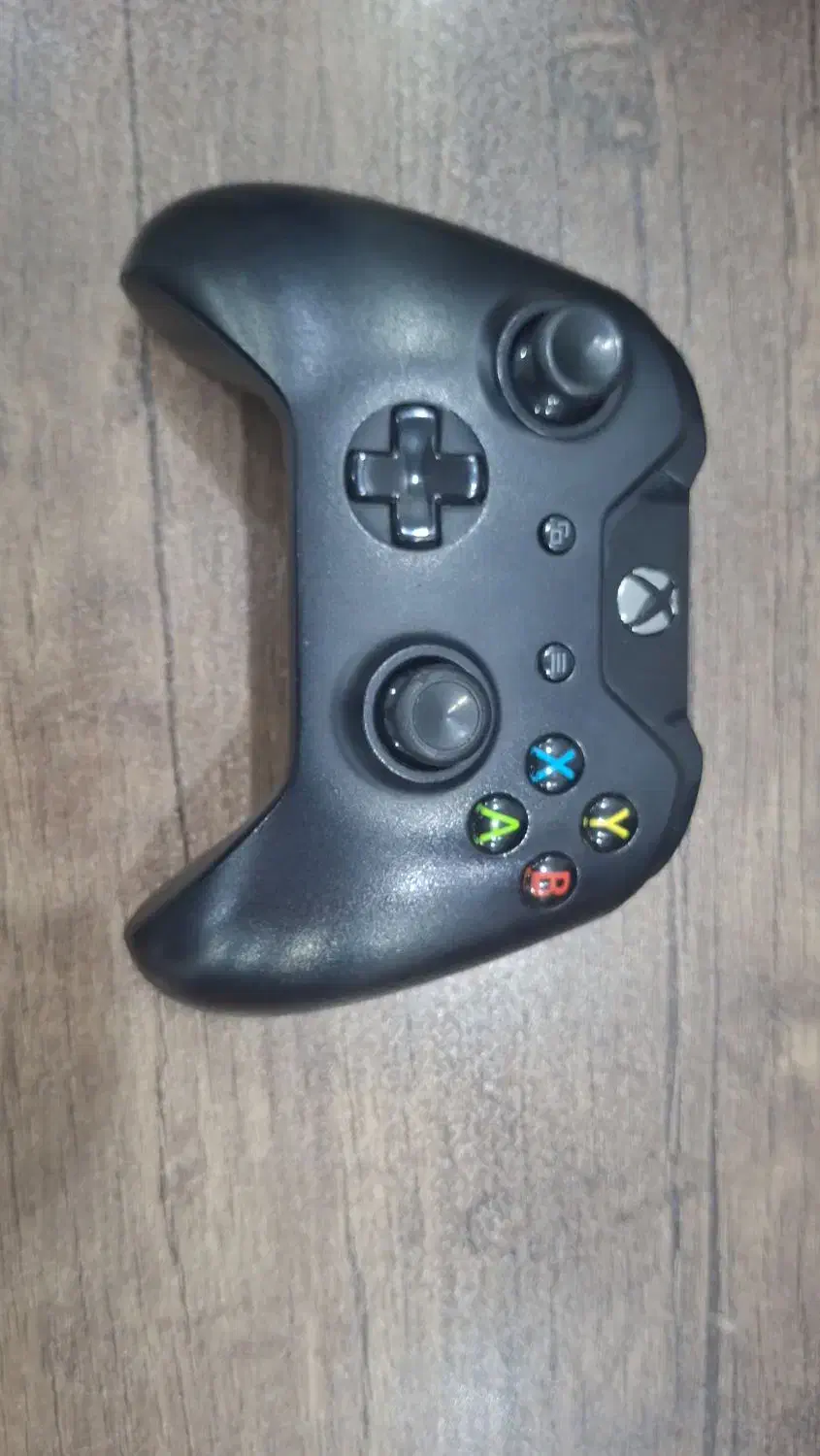 دسته ایکس باکس وان|کنسول، بازی ویدئویی و آنلاین|شیراز, قدوسی غربی|دیوار