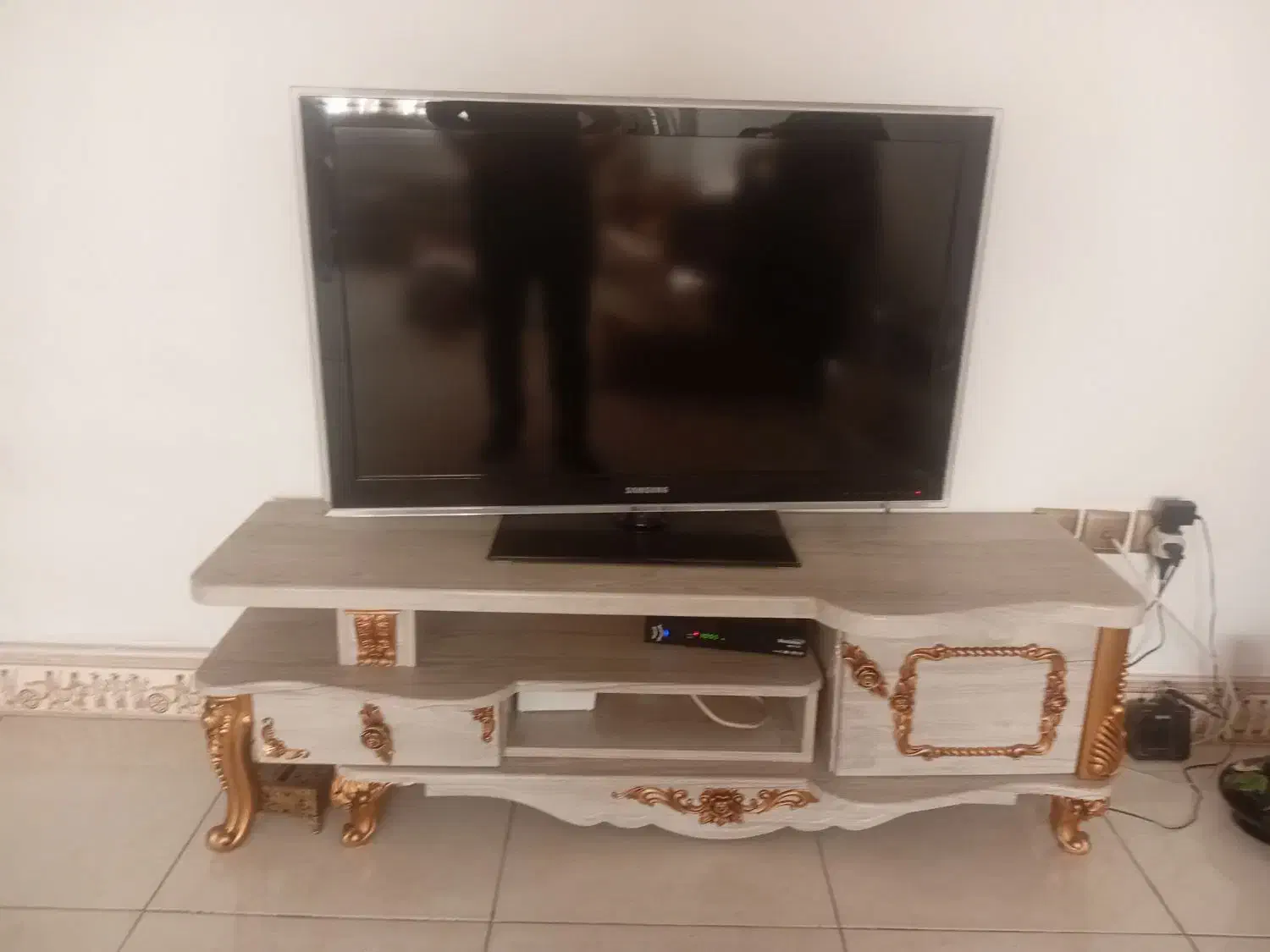 تلوزیون و زیر تلوزیون|تلویزیون و پروژکتور|باقرشهر, |دیوار