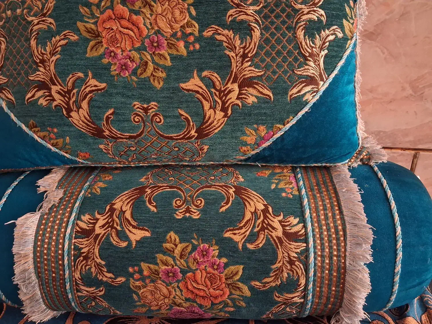 بالشت|پشتی|شیراز, کوشک میدان|دیوار