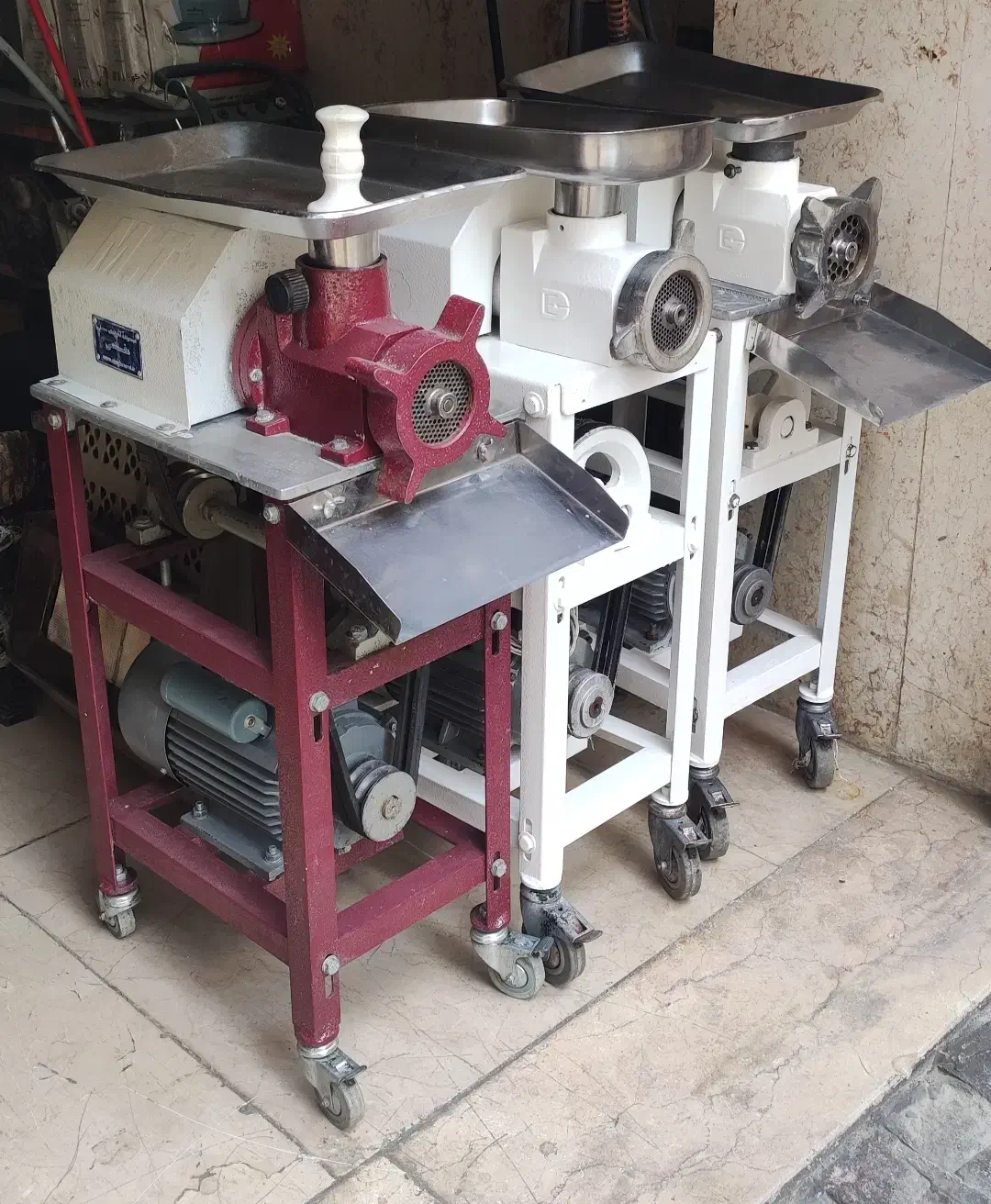 خریدار انواع چرخ گوشت تسمه ای گیربکسی سیخگیر یخچال|کافی‌شاپ و رستوران|تهران, تهرانسر غربی|دیوار