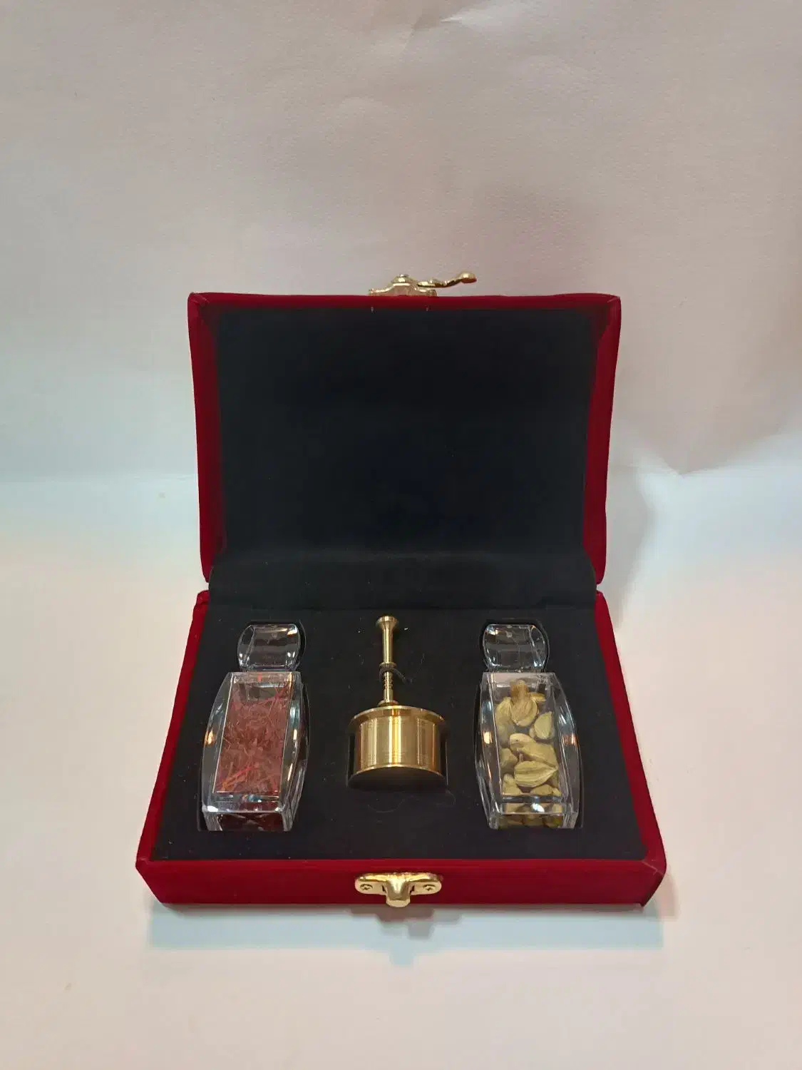 پک هدیه زعفران و هل مشهد|خوردنی و آشامیدنی|رشت, آب و برق|دیوار