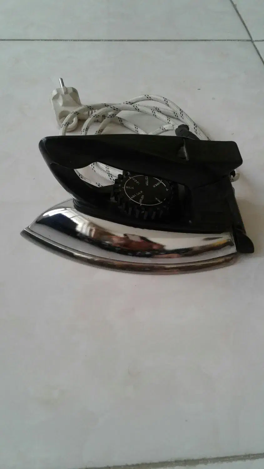 اتو سنگین مارک یونیور فرانسوی اصل مخصوص خیاط هاا|اتو و لوازم اتو|اصفهان, چشمه باقرخان|دیوار