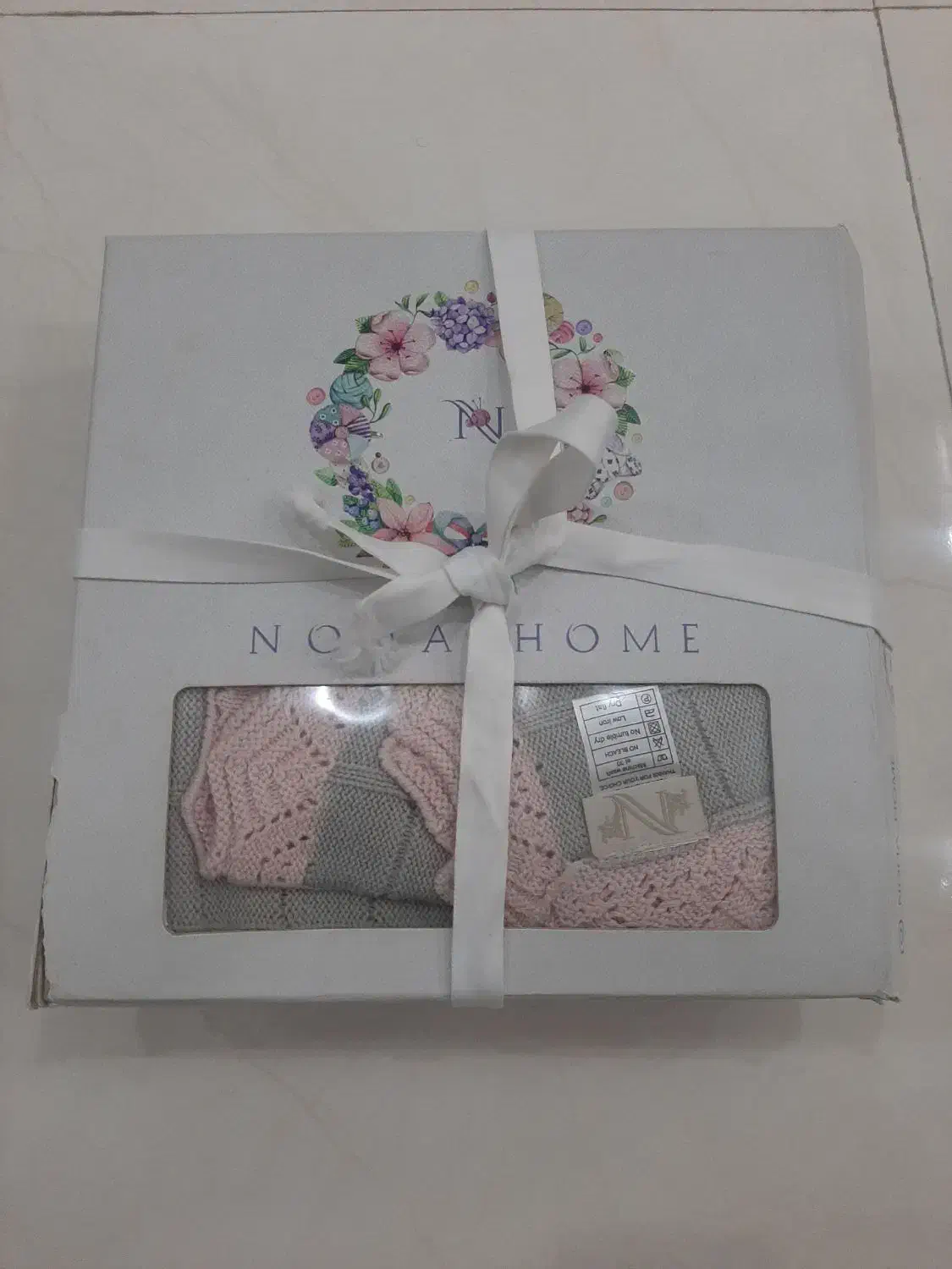 ست نوزادی بافتنی و چند تکه لباس نو|اسباب و اثاث بچه|بروجرد, |دیوار