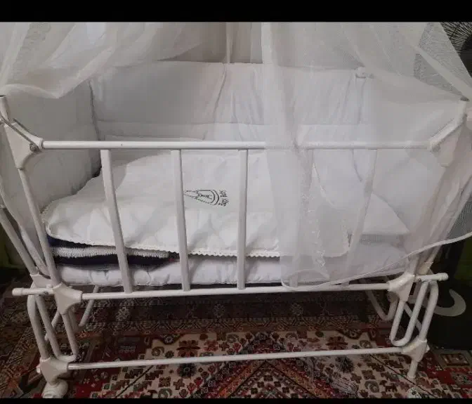 گهواره|تخت و صندلی بچه|تاکستان, |دیوار