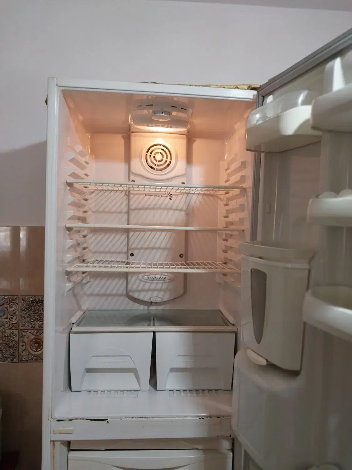 یه عددیخچال امرسان درحال کارکردن|یخچال و فریزر|رشت, لاکان|دیوار