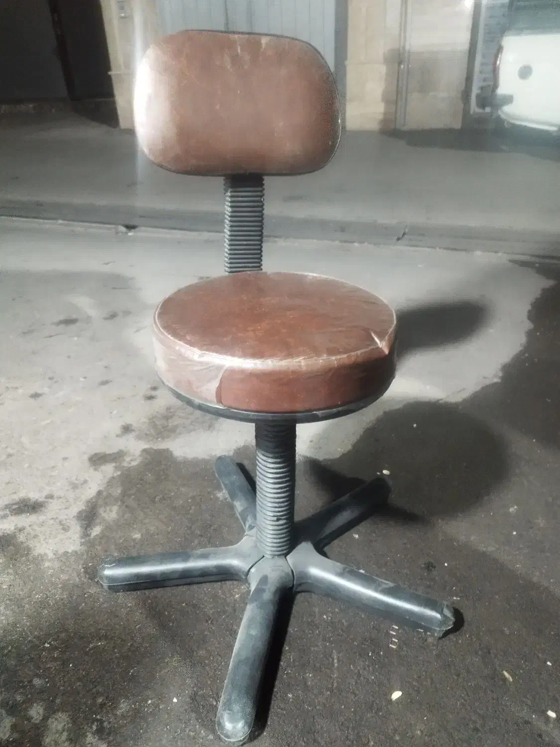 صندلی سالم|صندلی و نیمکت|اقبالیه, |دیوار