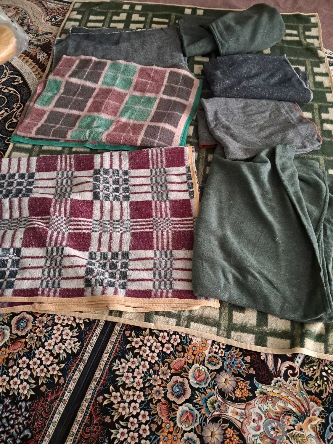 پتو نمدی|رختخواب، بالش، پتو|خمینی‌شهر, |دیوار