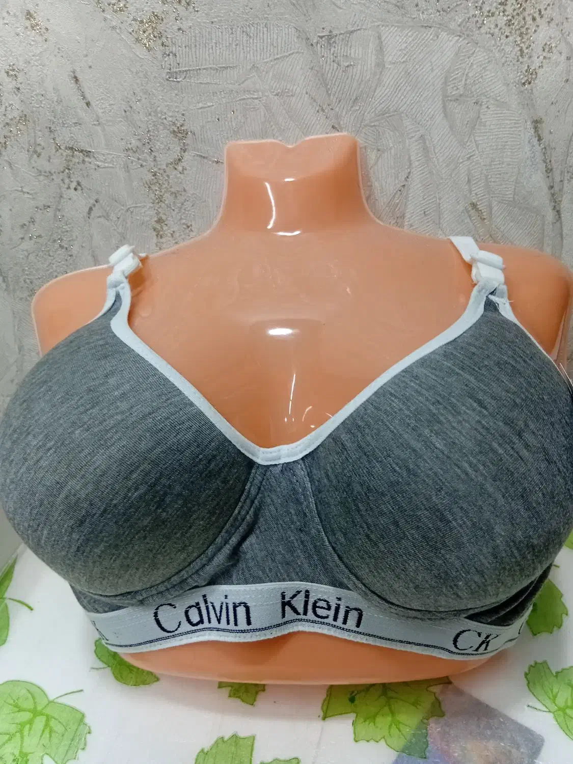 لباس زیر.|لباس|قم, قلعه کامکار|دیوار