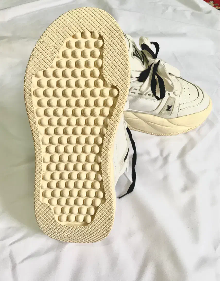 کفش|کیف، کفش، کمربند|زابل, |دیوار