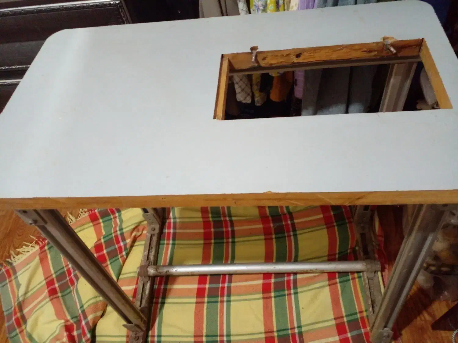 میز چرخ خیاطی|چرخ خیاطی و ریسندگی|ساری, |دیوار