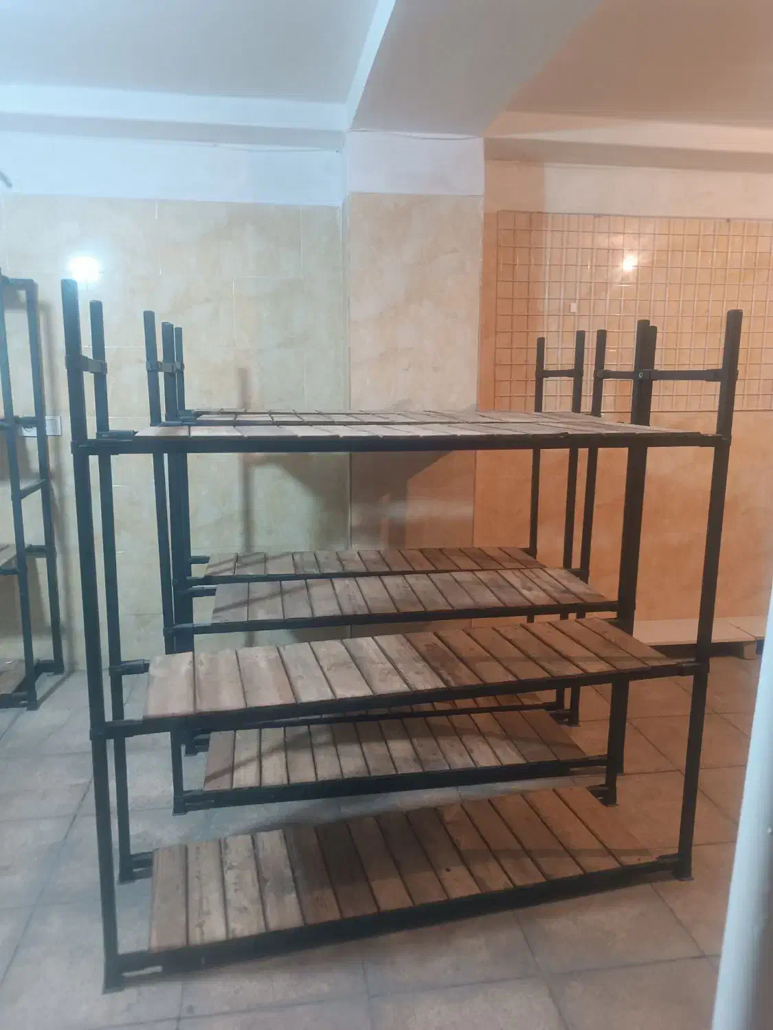 ویترین چوبی مناسب فروشگاه ومغازه|فروشگاه و مغازه|دماوند, گیلاوند|دیوار