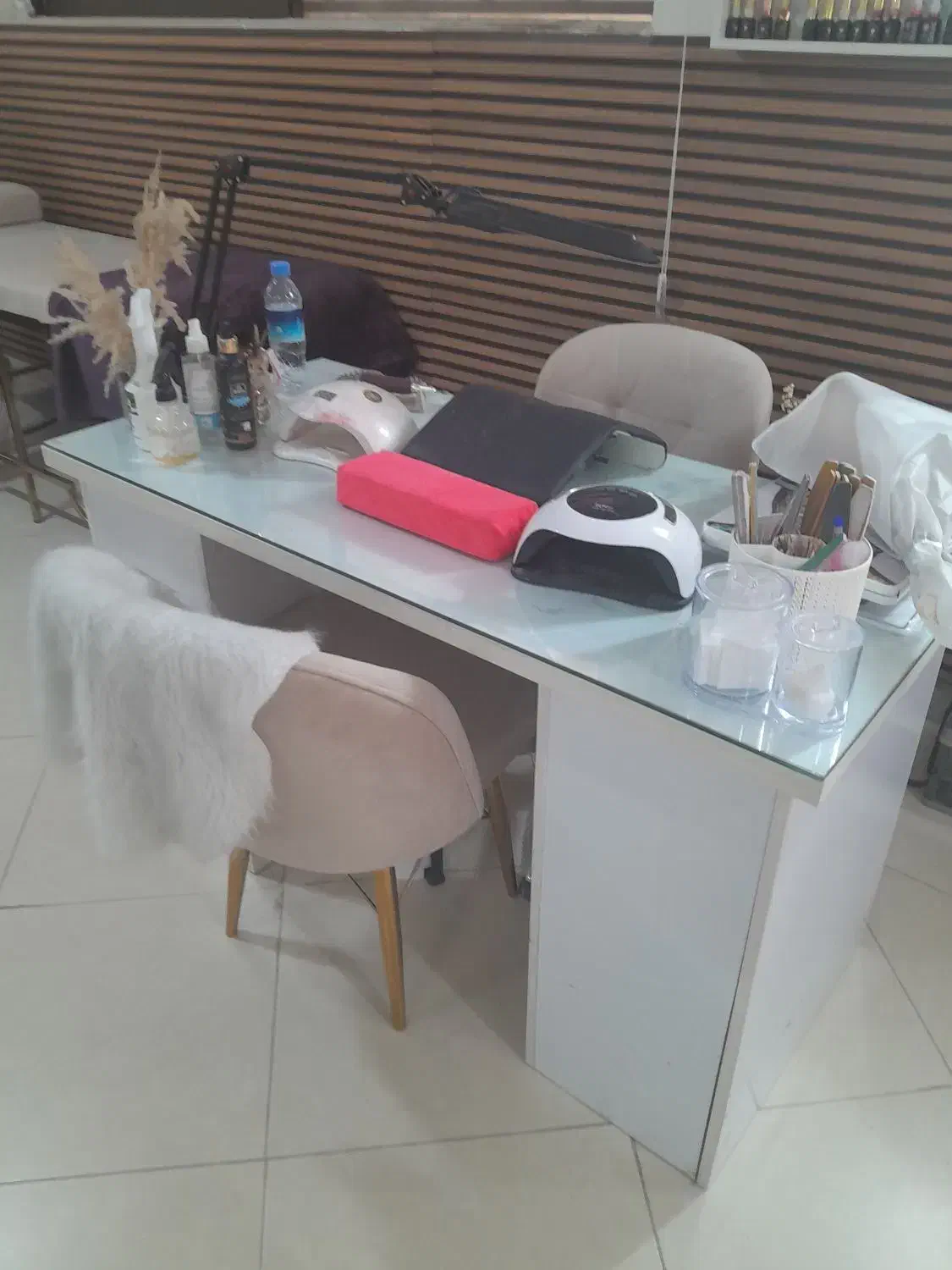 فروش میز مخصوص ناخن کاری|آرایشگاه و سالنهای زیبایی|نوشهر, |دیوار