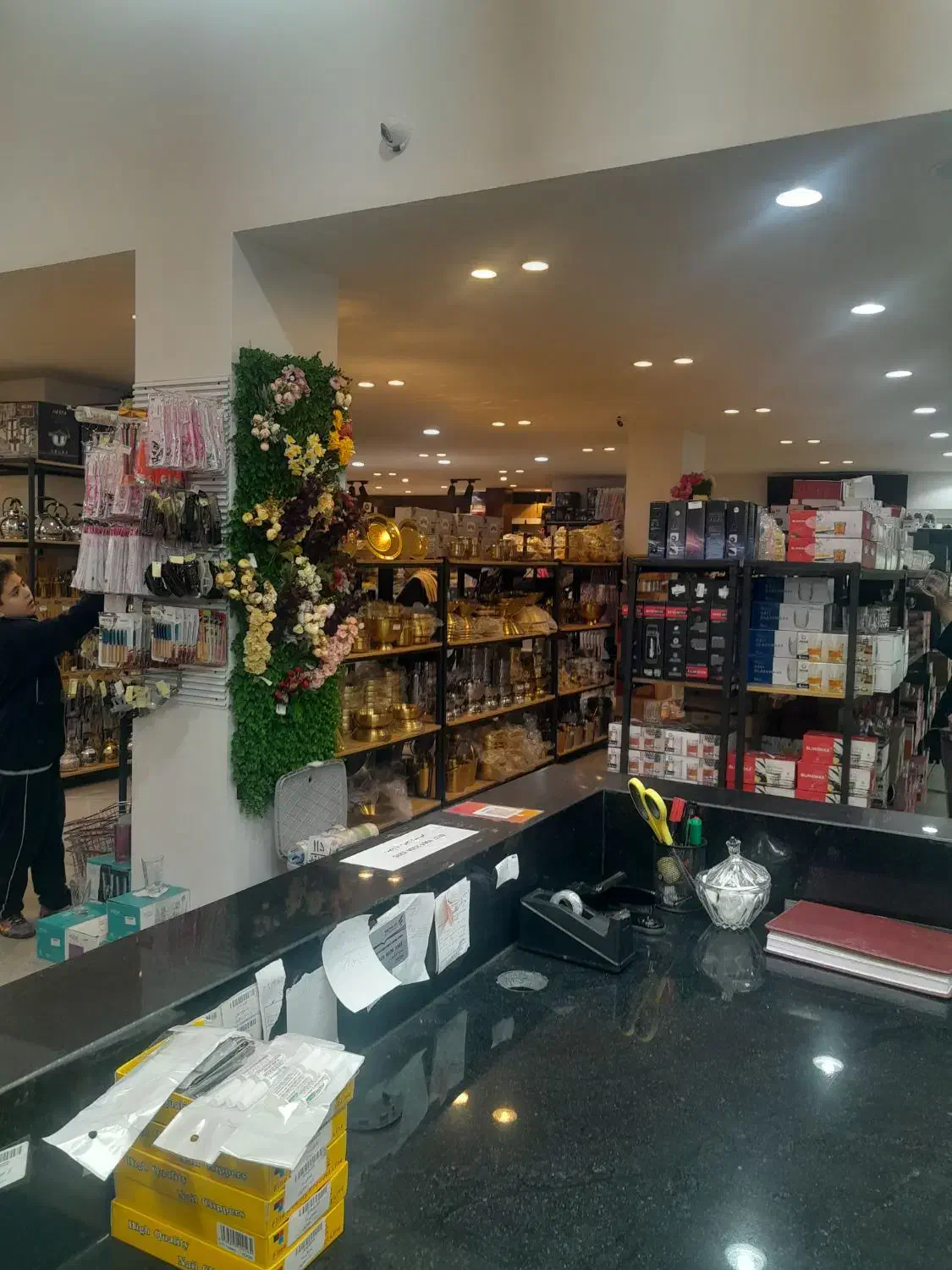 فروشنده خانوم و مسلط ب اینستاگرام|استخدام بازاریابی و فروش|تهران, تهرانپارس غربی|دیوار